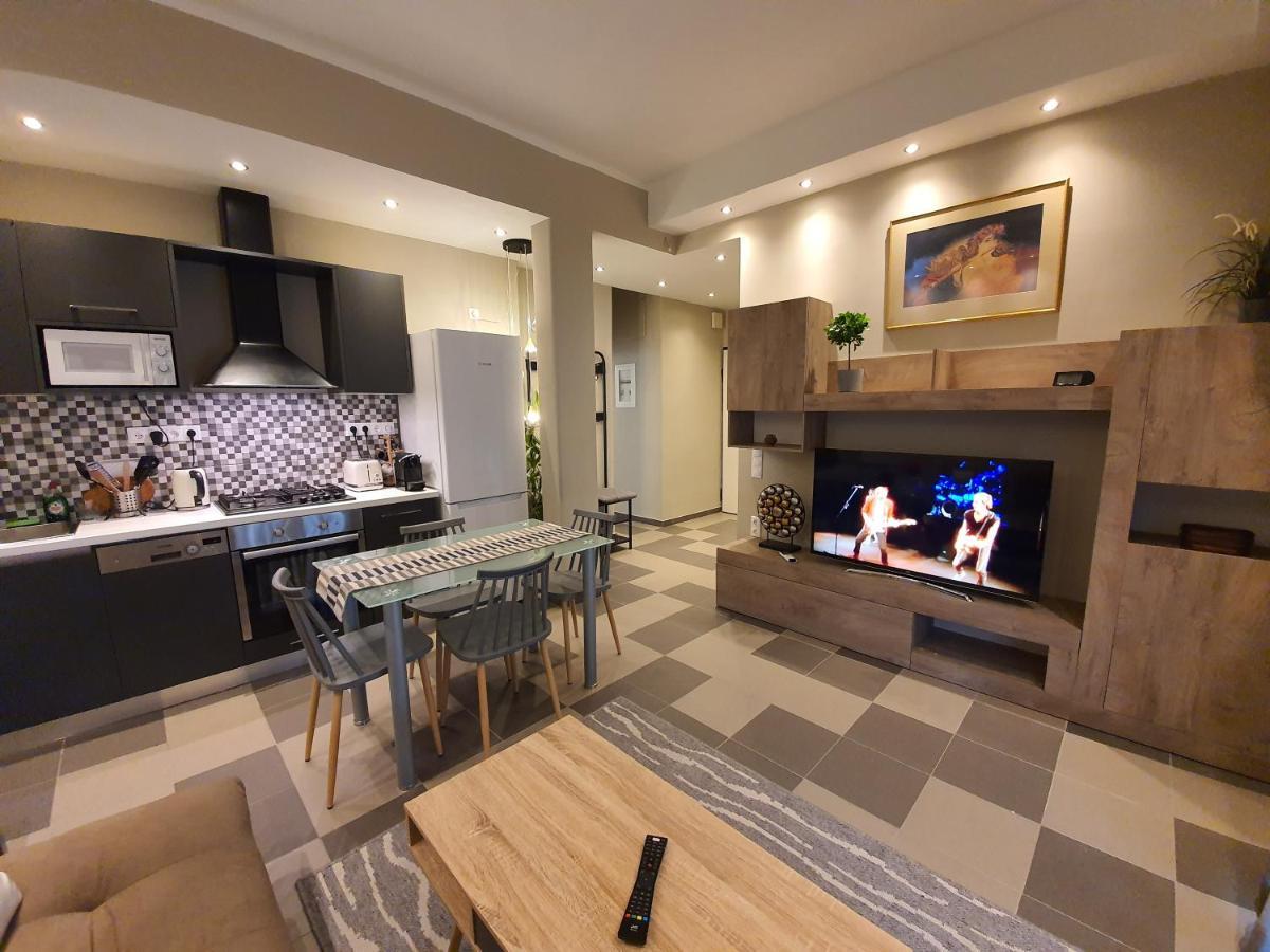 Апартаменти Lukas-2 B/R Luxurious Flat With Veranda Афіни Екстер'єр фото